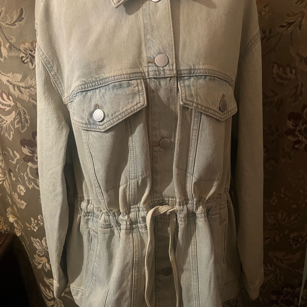 Universal Thread Light Wash Jean Jacket New Witho… - image 3